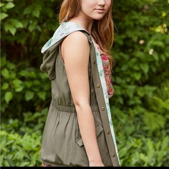 NWT Matilda Jane 435 Winding Path Vest Choose Your Own Path Snap Hooded Vest 14 - Picture 1 of 14